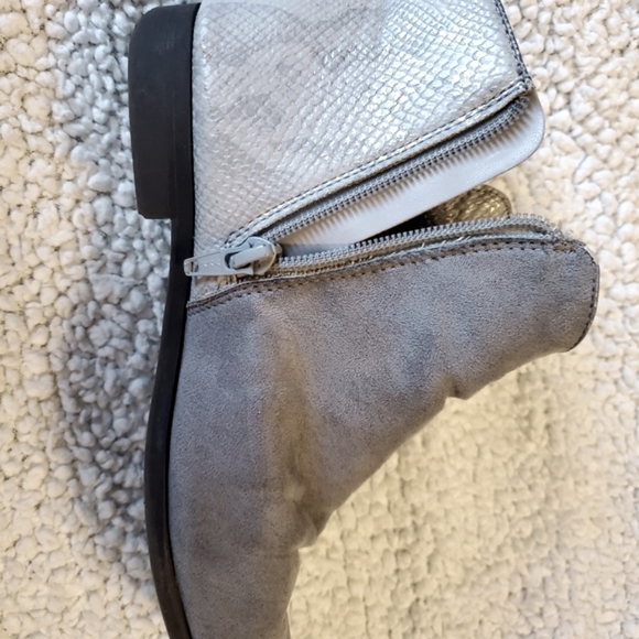 Girls ankle boots gray suade leather zip up. - Picture 11 of 11